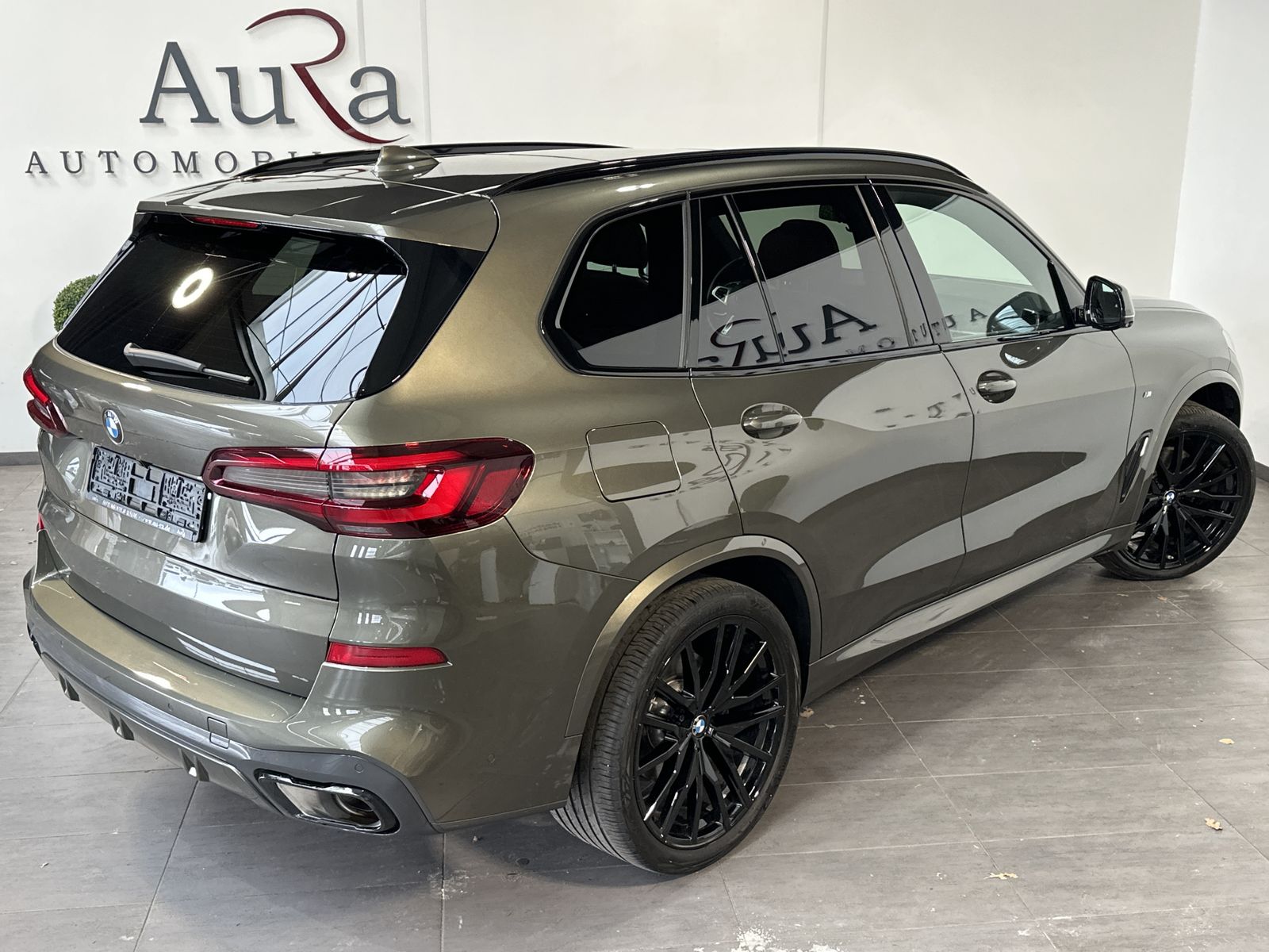 Fahrzeugabbildung BMW X5 xDrive30d M-Sport NAV+LED+AHK+360°+HUD+PANORA