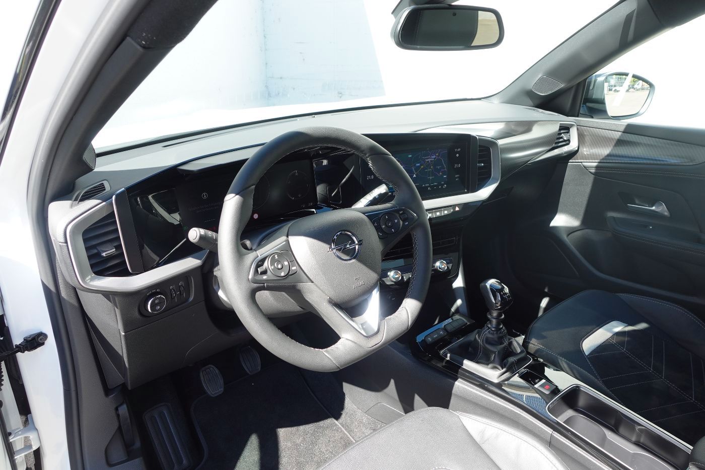 Fahrzeugabbildung Opel Mokka 1.2 Turbo Ultimate KlimaA,Navi,SHZ,PDC