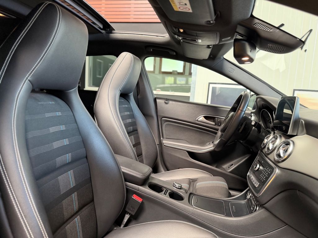 MERCEDES-BENZ CLA 220 4MATIC/SB/PANO/DISTRONIC+ MERCEDES-BENZ CLA 220 4MATIC/SB/PANO/DISTRONIC+