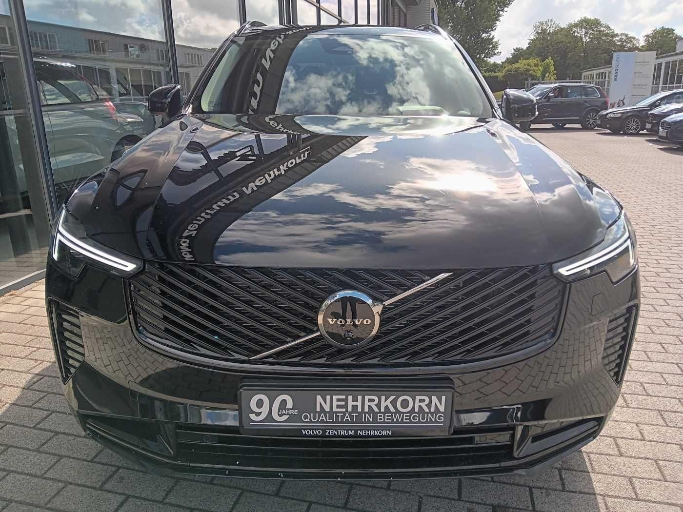 Fahrzeugabbildung Volvo XC90 T8 AWD Plug-in Hybrid Plus Dark