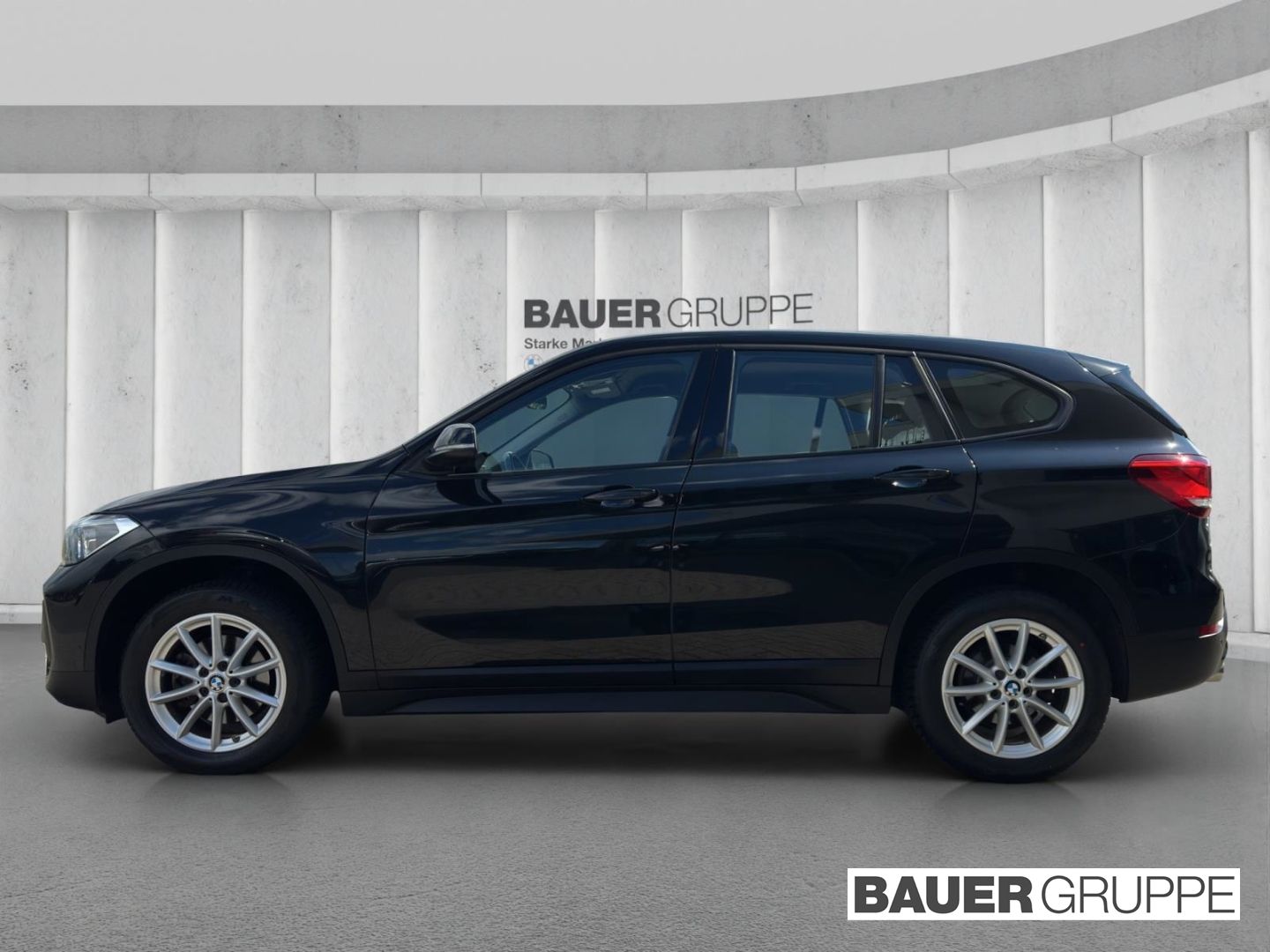 BMW X1 sDrive18d Advantage RFK AHK Navi LED El. Heck foto 3
