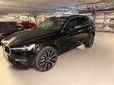 Volvo XC60 B4 Momentum Geartronic Momentum - gebrauchte Volvo XC60 aus dem Jahr 2021