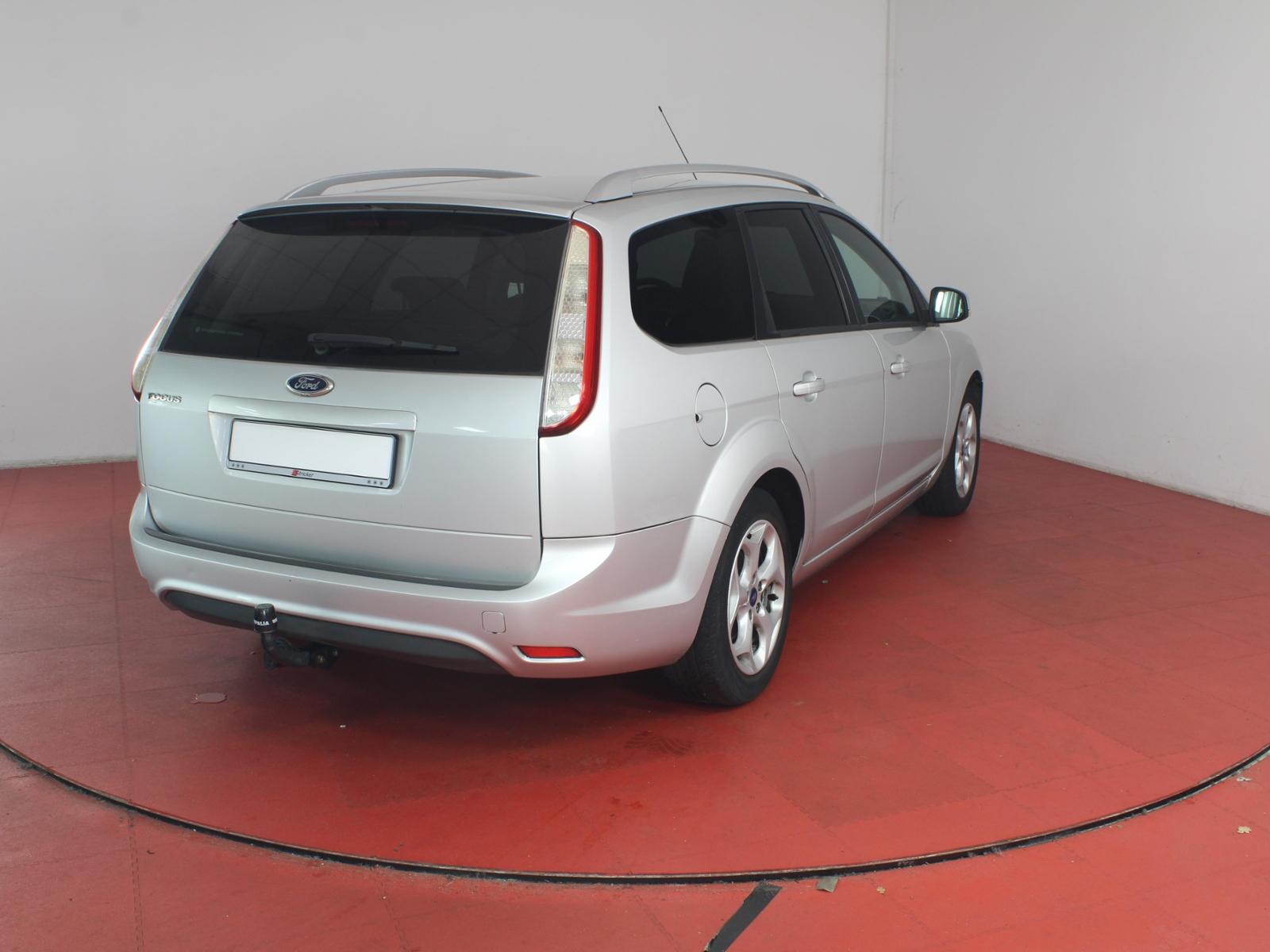 Ford Focus 2010 — rear view