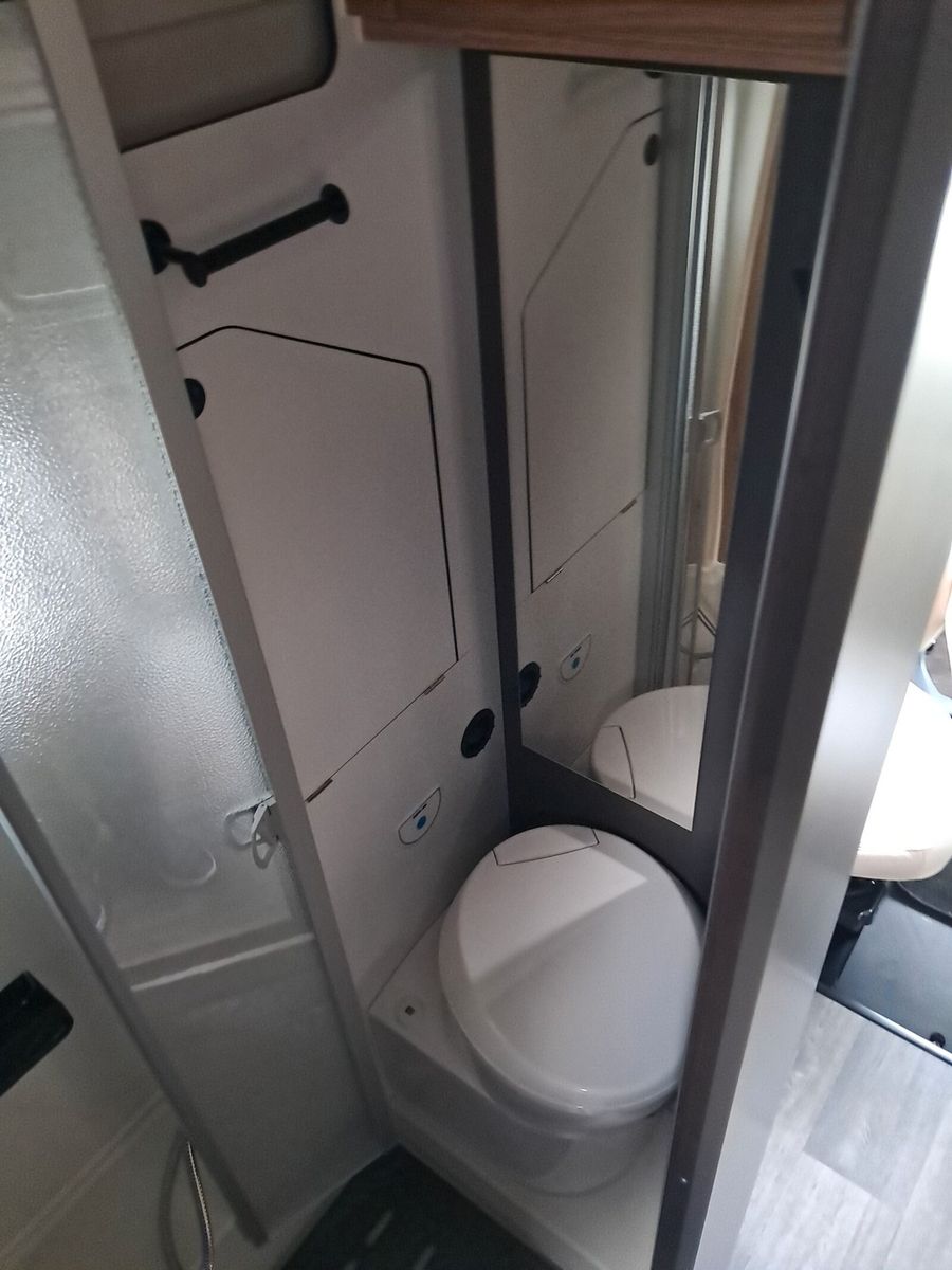 Fahrzeugabbildung Karmann Dexter 4x4 DE 570 AW Rückfahrkamera, Tageszul.