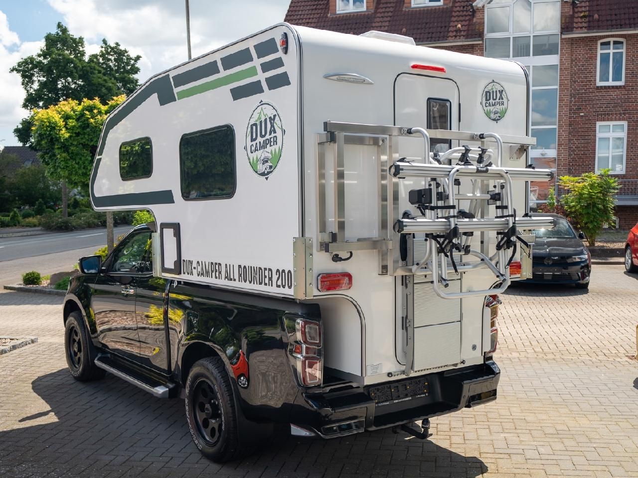 Fahrzeugabbildung Isuzu D-Max Space Cab 4WD LSE mit Dux Camper Wohnkabin