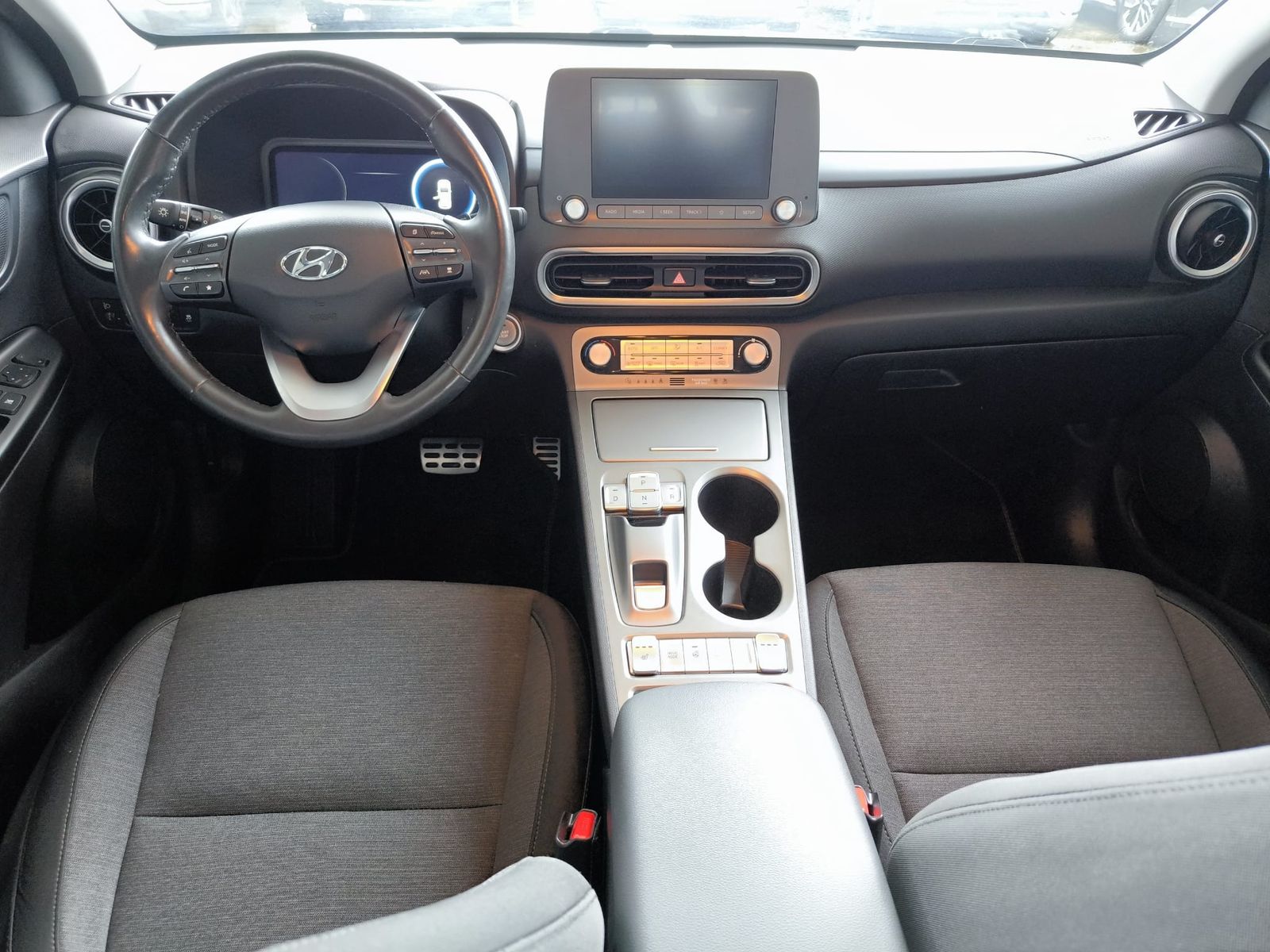 Fahrzeugabbildung Hyundai Kona EV Select WERKSGA+LED+SHZ+KAMER+ACC+AHK+DAB