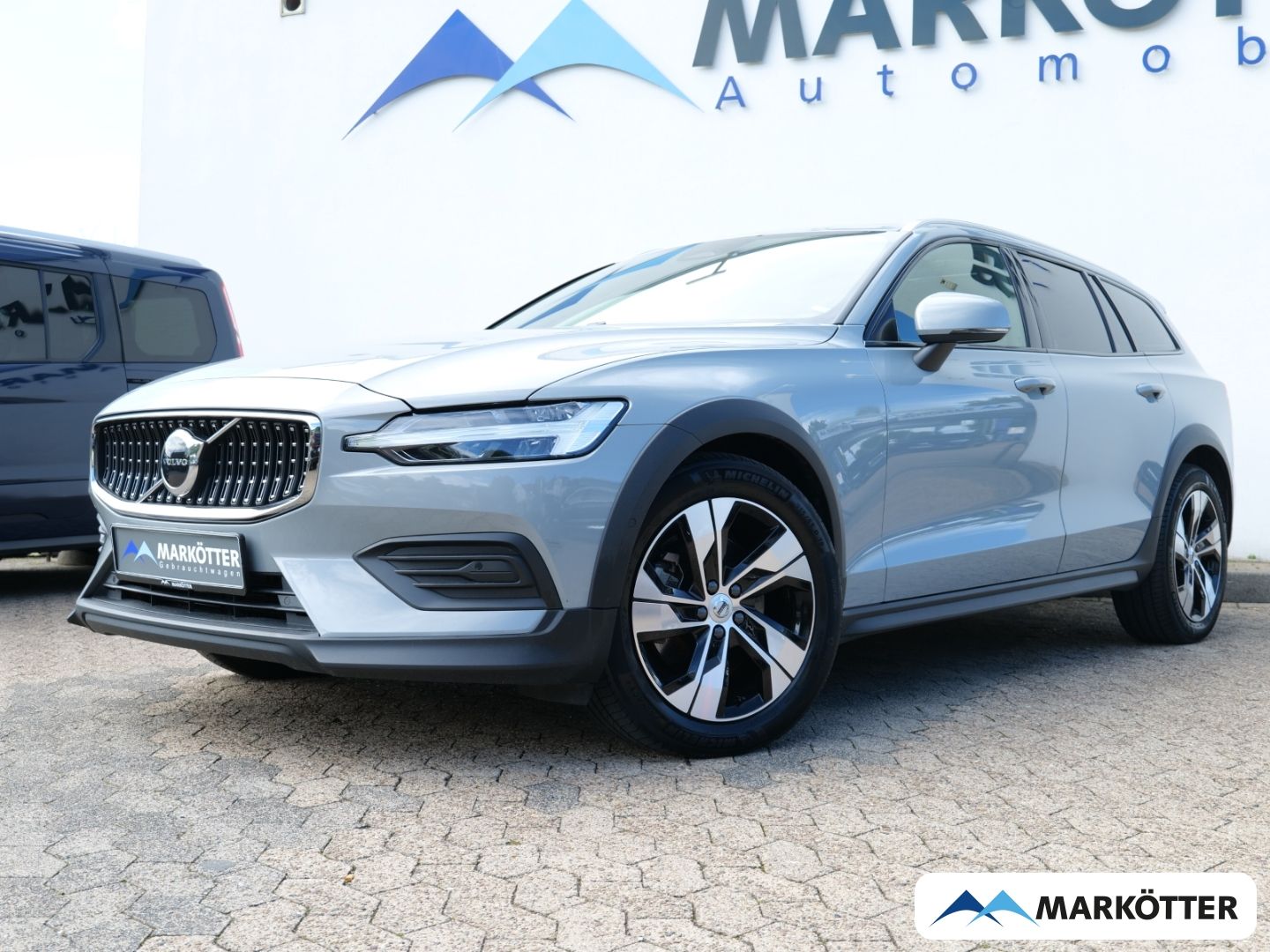 Volvo V60 Cross Country - 1
