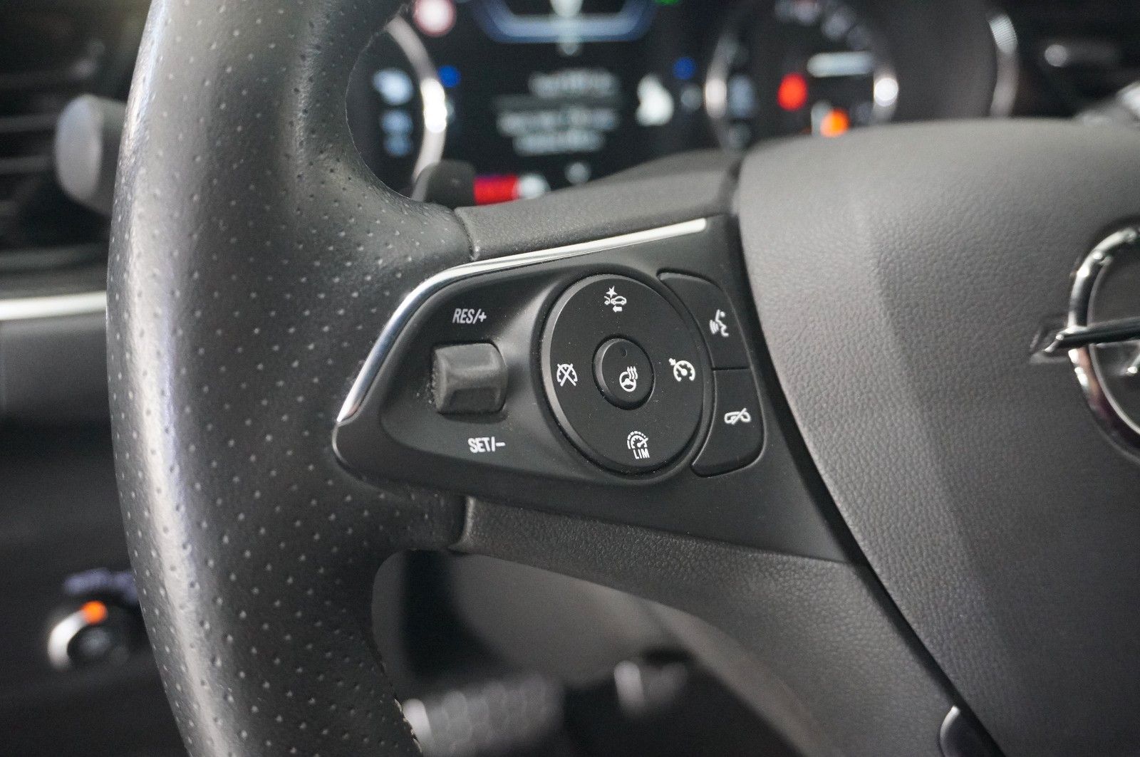 Fahrzeugabbildung Opel Insignia B ST 2.0D ULTIMATE NAVI/LED/OPC/VIRTU.