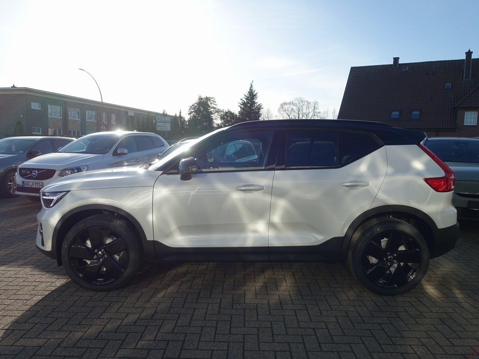 Volvo XC40 Black Edition Plus B3/E-Sitze/H&K
