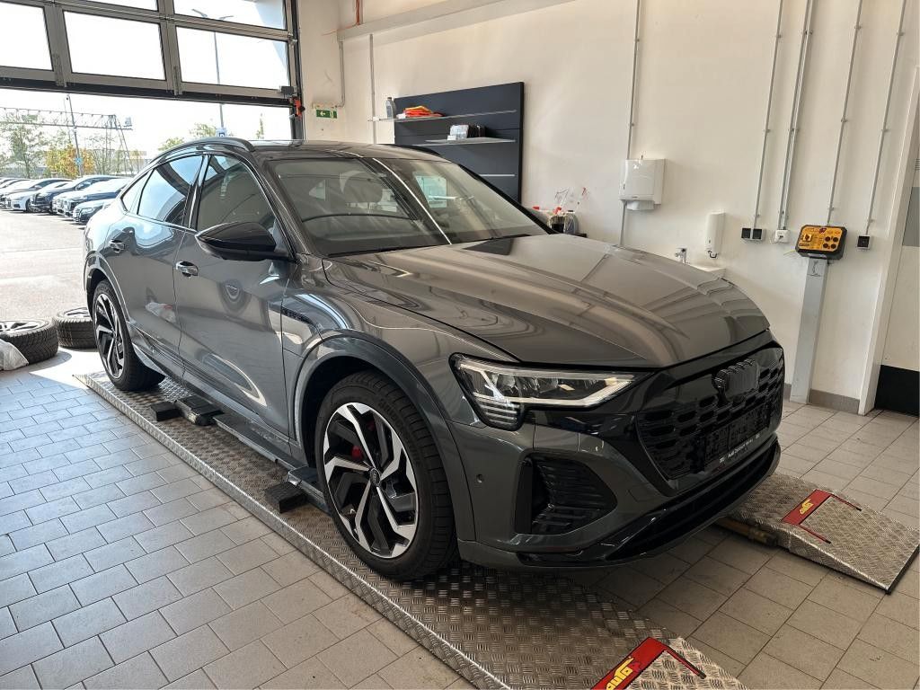 Q8 Sportback e-tron 55 quattro S line *AHK