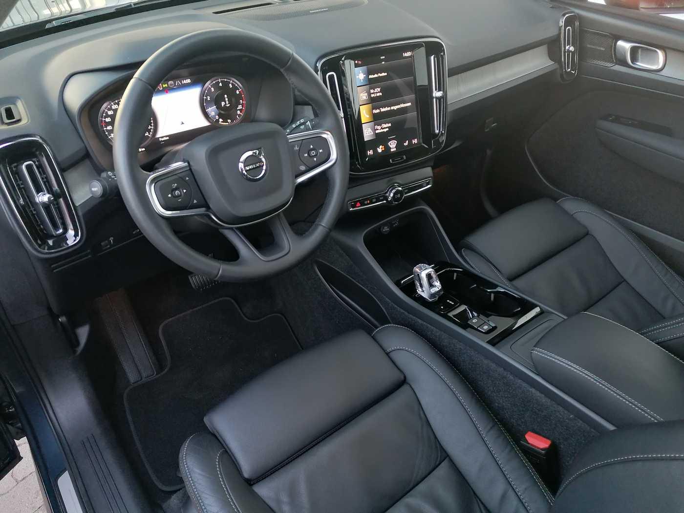 Volvo XC40 T3 2WD Inscription, Pano, 360° uvm.