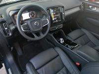 Volvo XC40 T3 2WD Inscription, Pano, 360° uvm.