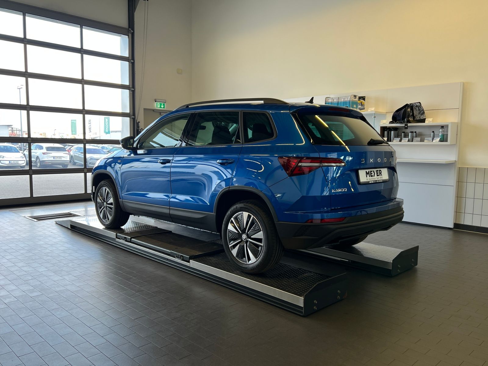 Fahrzeugabbildung SKODA Karoq DRIVE 1.5 TSI DSG *AHK, ACC, LED, Virtual