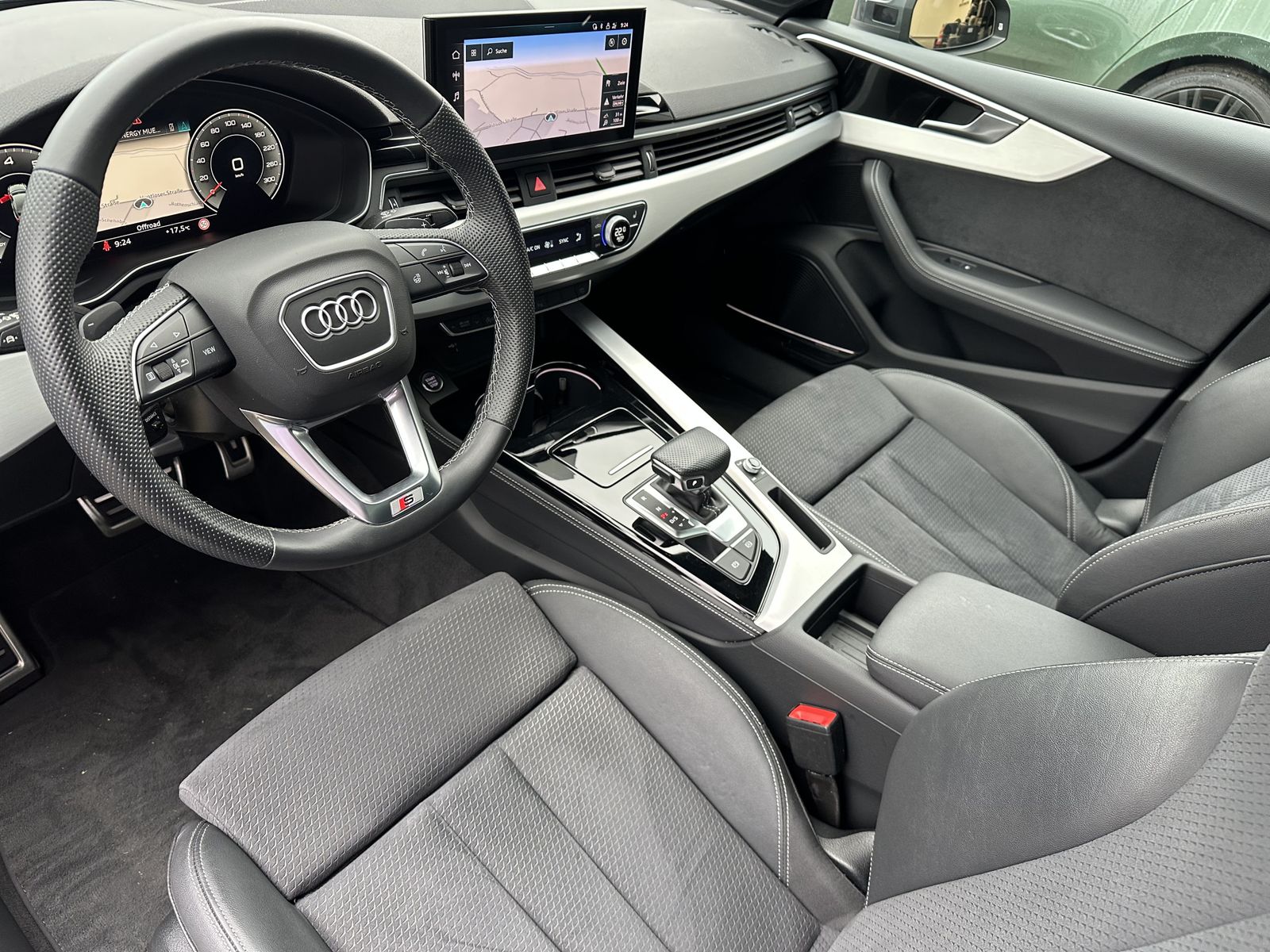 Fahrzeugabbildung Audi A5 SpB 35 TFSI S-Line NAV+MATRIX+PANO+HUD+B&O+SH