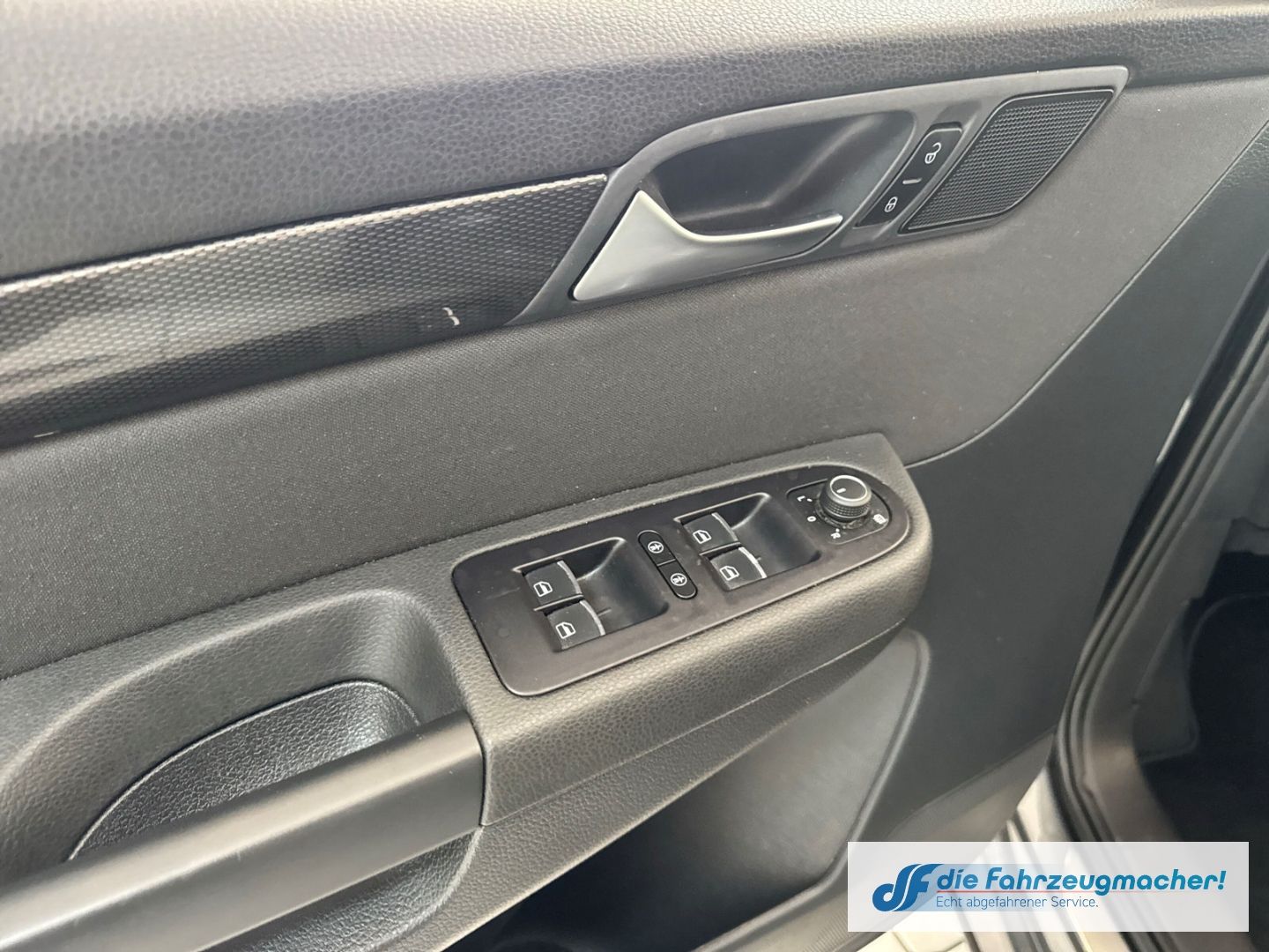 Fahrzeugabbildung SEAT Alhambra Xcellence 7-Sitzer AD AHK-klappbar Memo