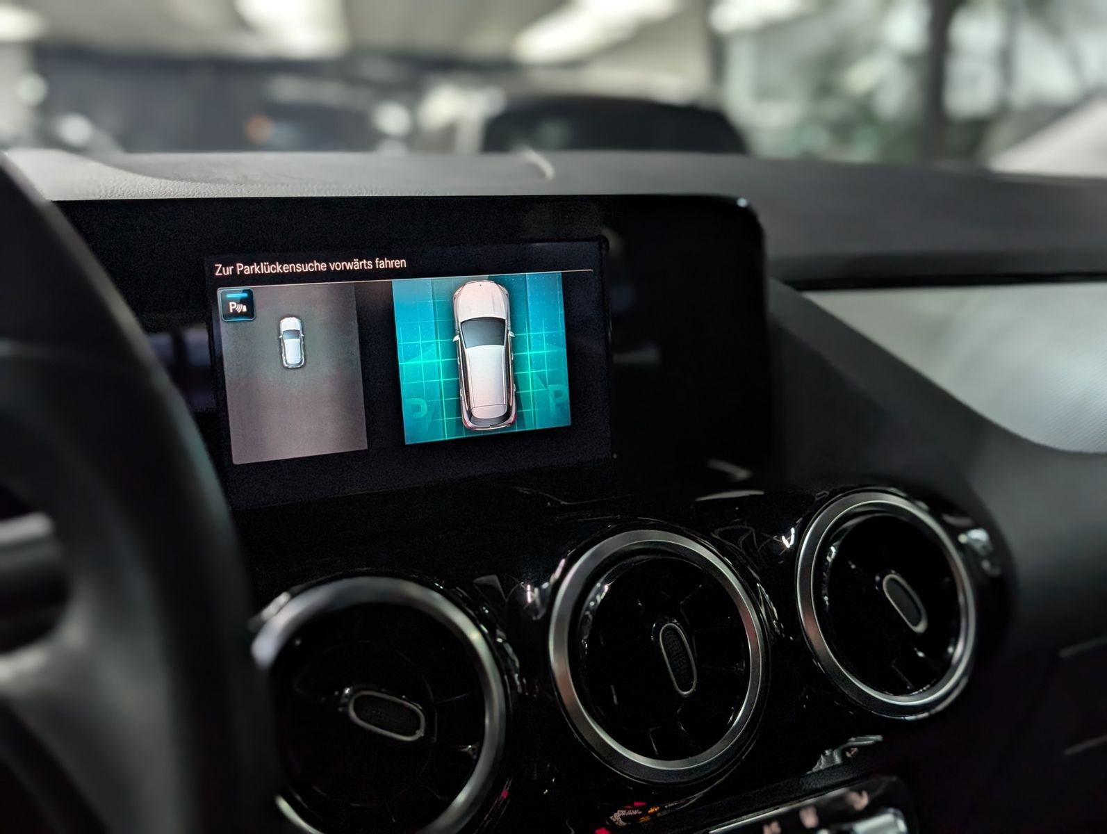 Fahrzeugabbildung Mercedes-Benz GLA 220 d STYLE MBUX TEMP StHz LEDER SHZ KEYLESS