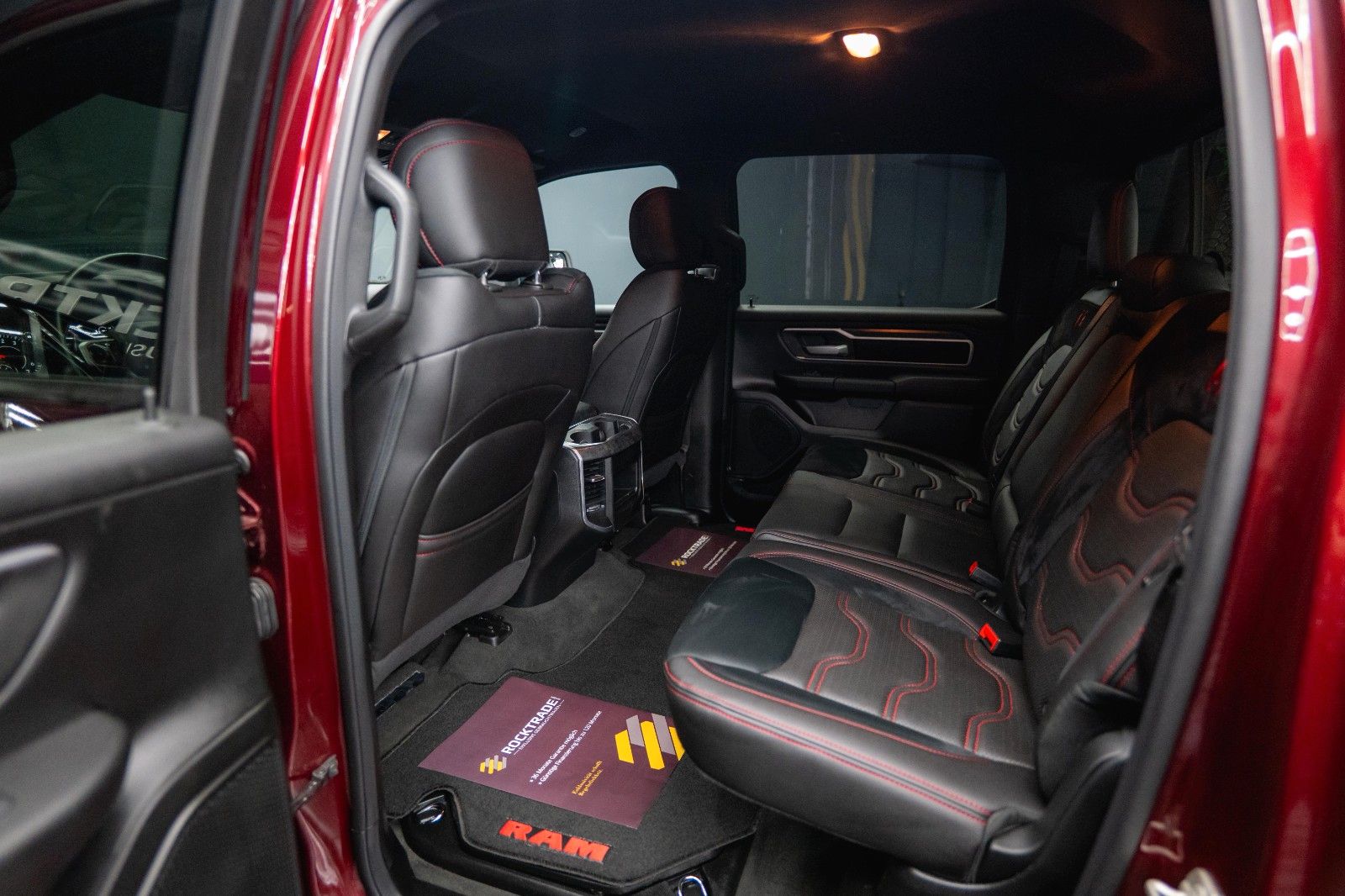 Fahrzeugabbildung Dodge RAM 5.7 V8 HEMI 4x4 OFFROAD NIGHT-Edition LED