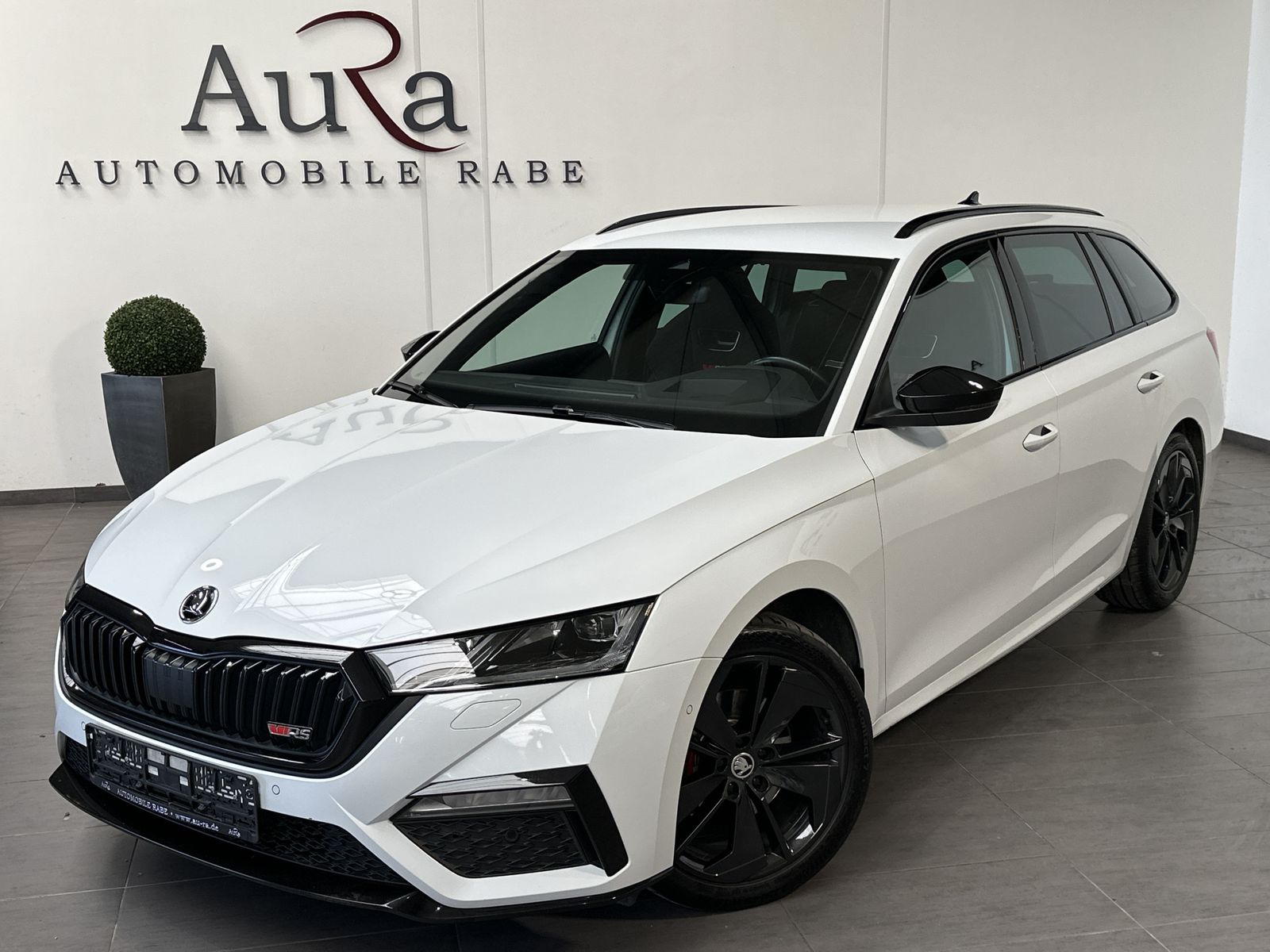 Fahrzeugabbildung SKODA Octavia Combi RS NAV+LED+AHK+V-COCKPIT+HEADUP+PP