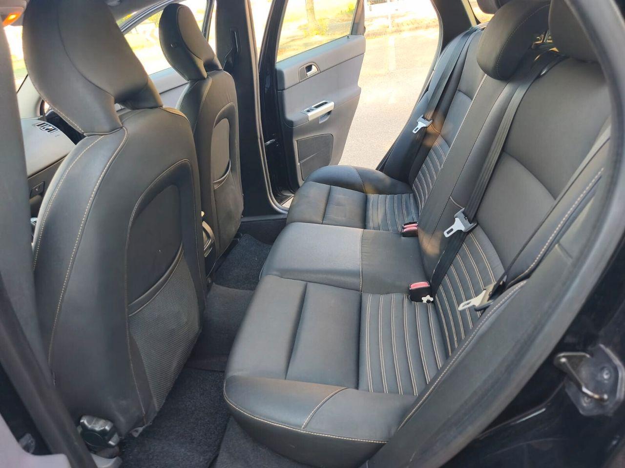 Volvo V50 2011 — photo 10
