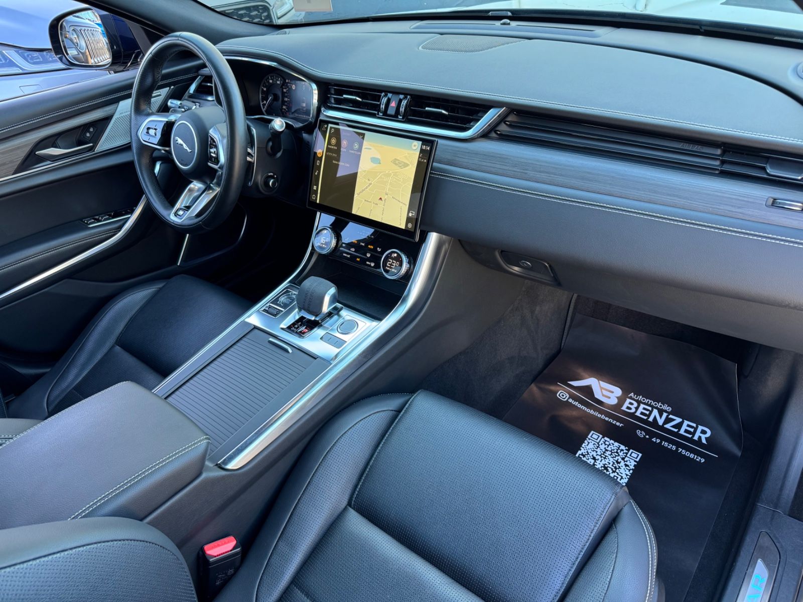 Fahrzeugabbildung Jaguar XF Sportbrake R-Dynamic SE AWD/PANO/KAM/MERIDIAN