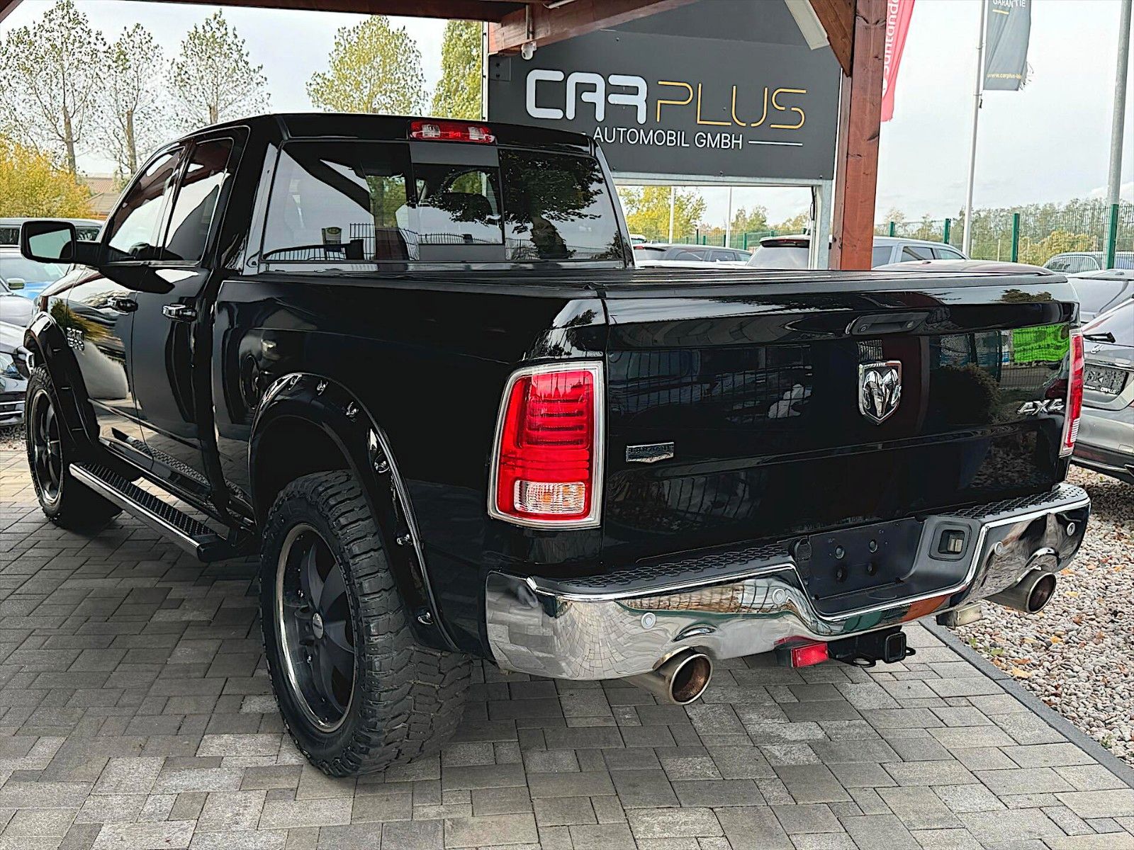 Fahrzeugabbildung Dodge RAM 5.7 V8 HEMI LARAMIE BODYLIFT 4x4 Unfallfrei