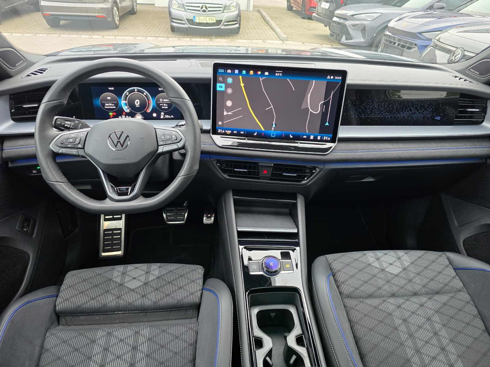 Fahrzeugabbildung Volkswagen Tayron 2.0 TDI 4M R-Line BLACK*7Si*MATRIX*PANO