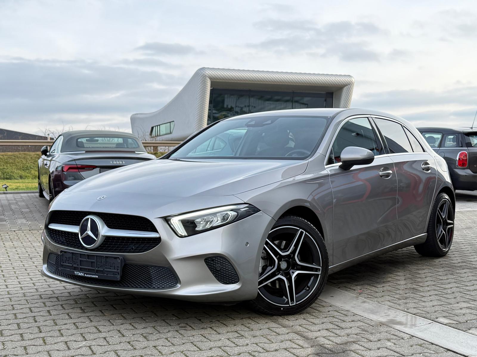 Mercedes-Benz A 200 AMG-Felgen/Virtual/Navi/SZH/Tempo