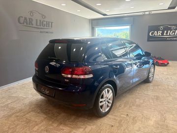 Volkswagen Golf - 6