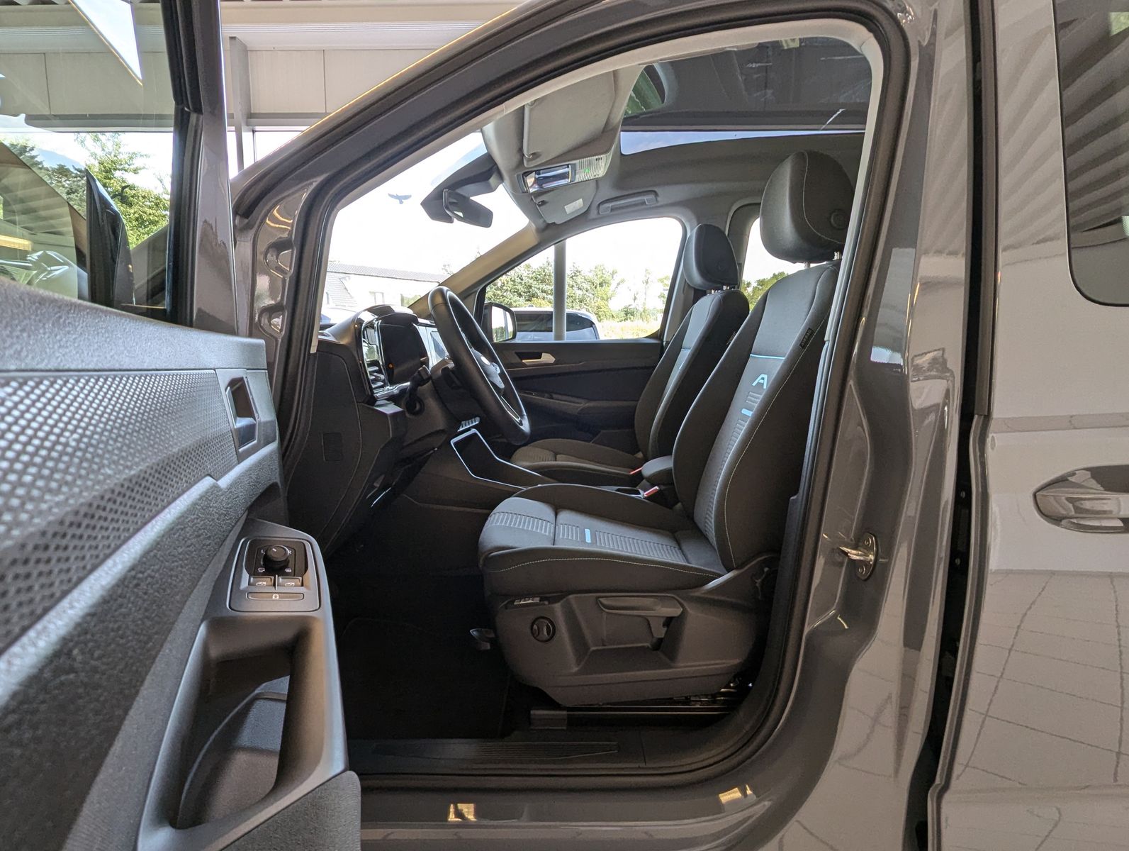 FORD Grand Tourneo L2 Active 7-Sitz Bi-LED Pano AHK - Image 12