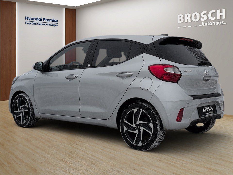 Fahrzeugabbildung Hyundai i10 1.0 EDITION30+ 1HD 2J-GARANTIE 16ALU+NAV+PDC