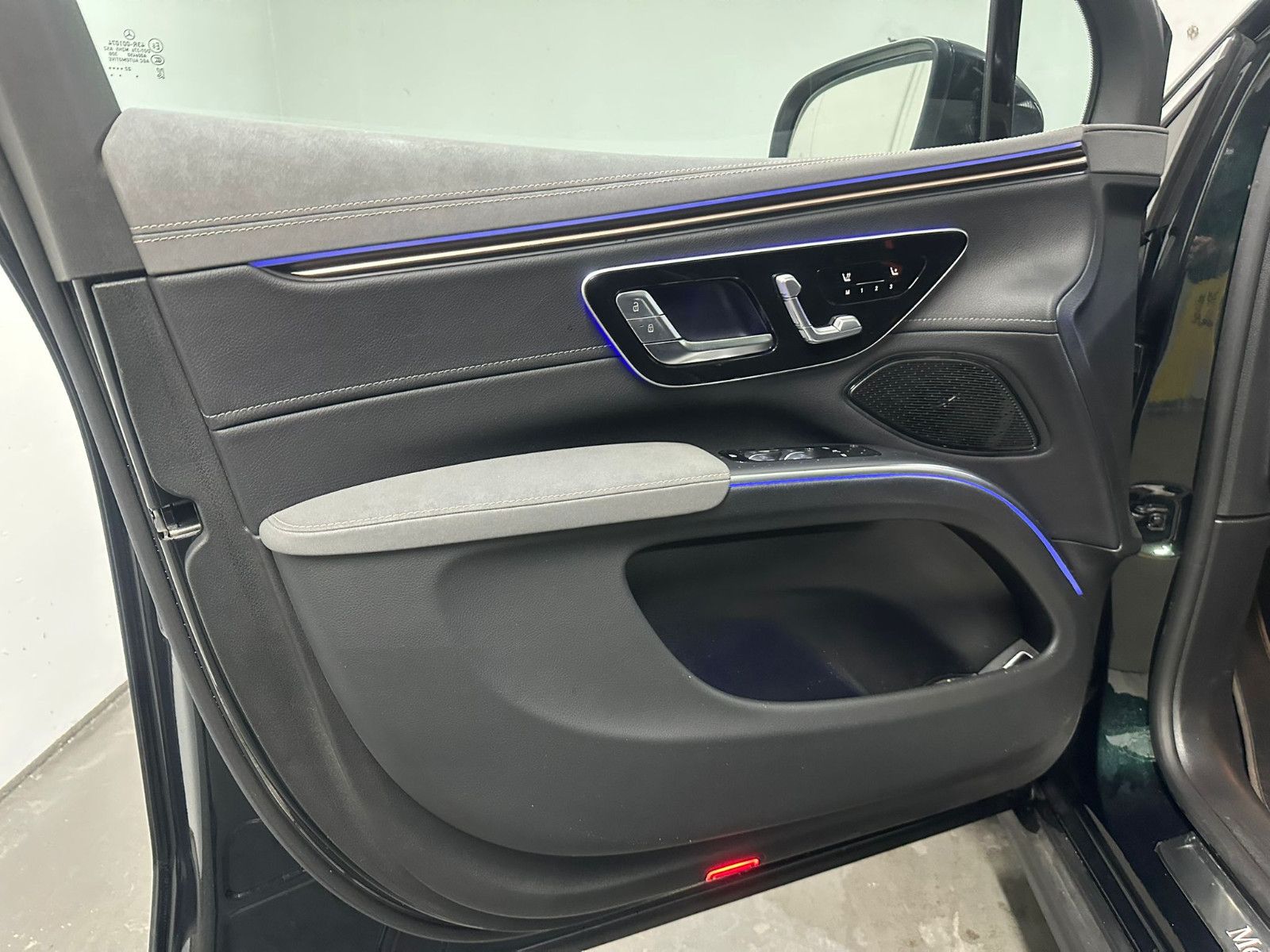 Fahrzeugabbildung Mercedes-Benz EQS 450 SUV *PANORAMA*KEYGO*7 SITZER*