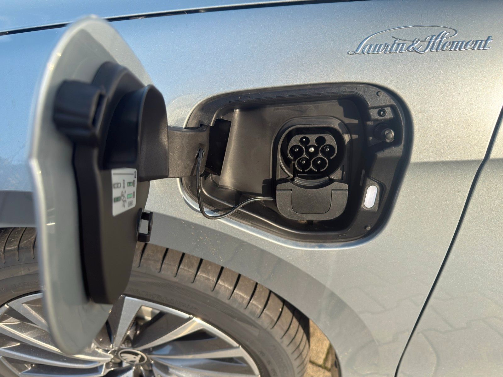 Fahrzeugabbildung SKODA Superb Combi 1.5 TSI iV 150 kW L&K