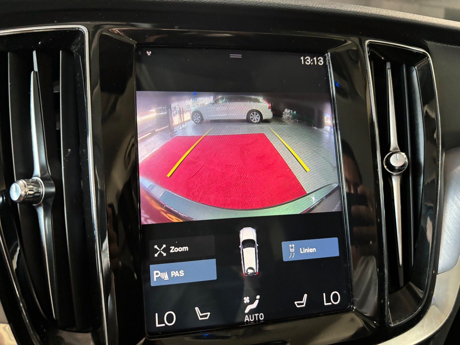 Fahrzeugabbildung Volvo V60 Momentum /KAMERA/LED/SHZ/ACC+/NAVI