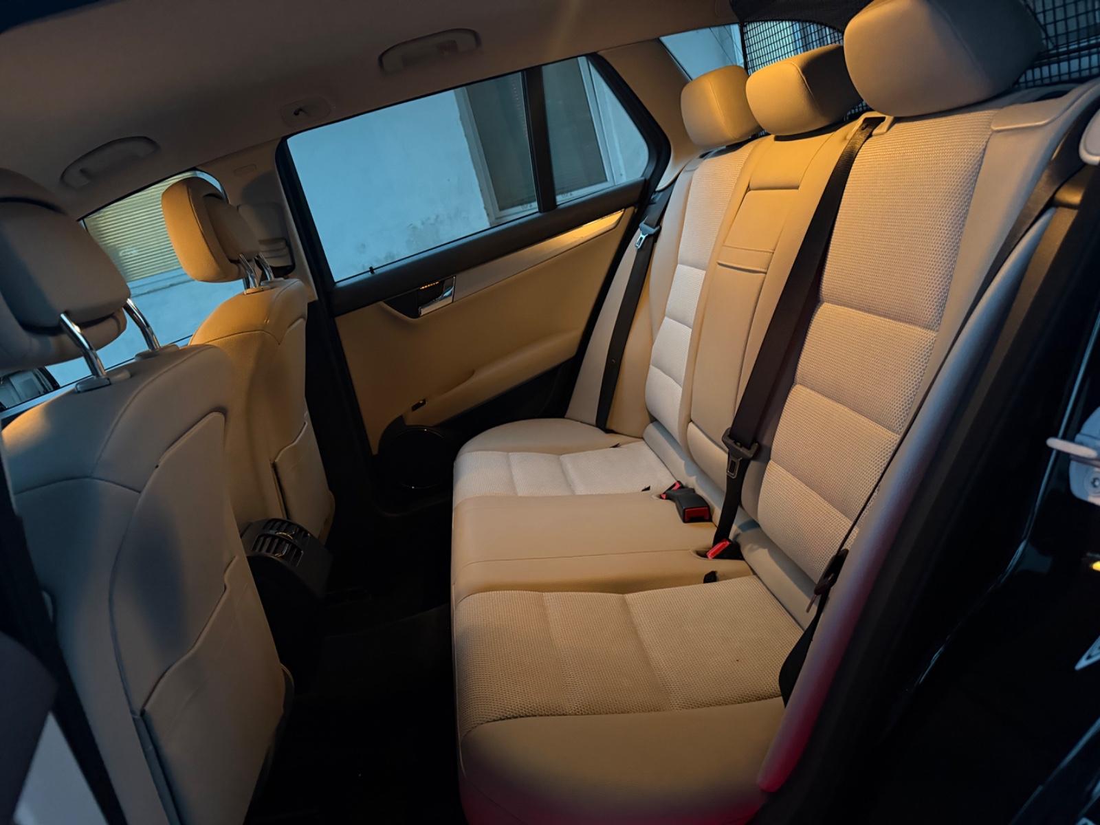 Mercedes-Benz C180 2009 — photo 19