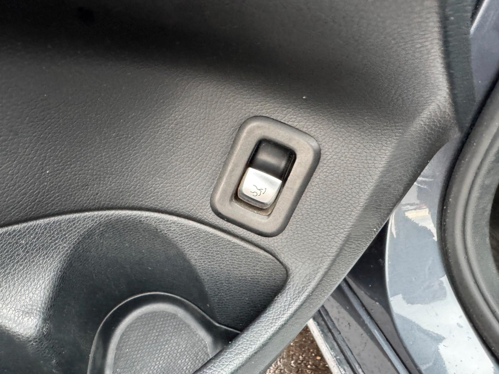 Mercedes-Benz C220 2014 — photo 29