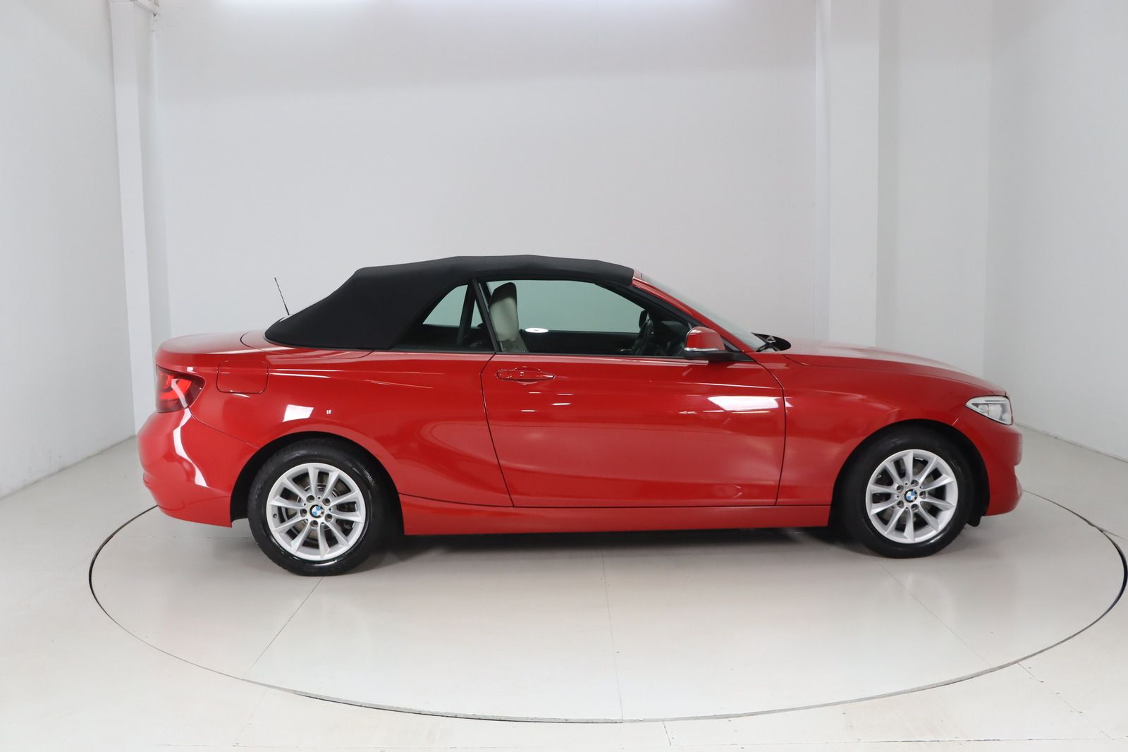 Fahrzeugabbildung BMW 220 i  * Xenon * Navi * Lenkradhzg. * Leder