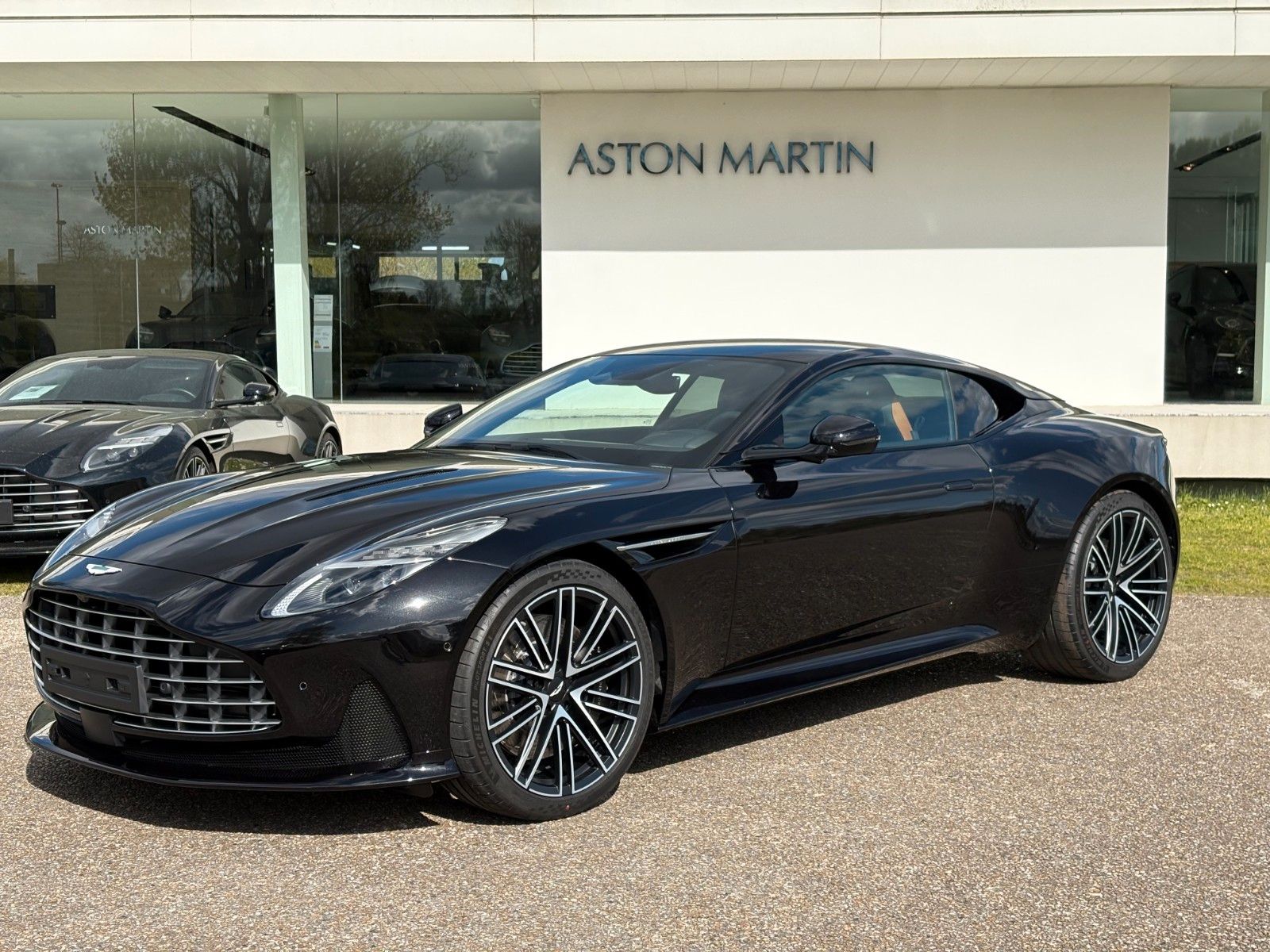 Aston Martin DB12 4.0 V8