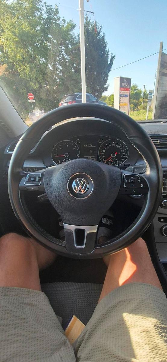 Volkswagen Passat 2012 — rear view
