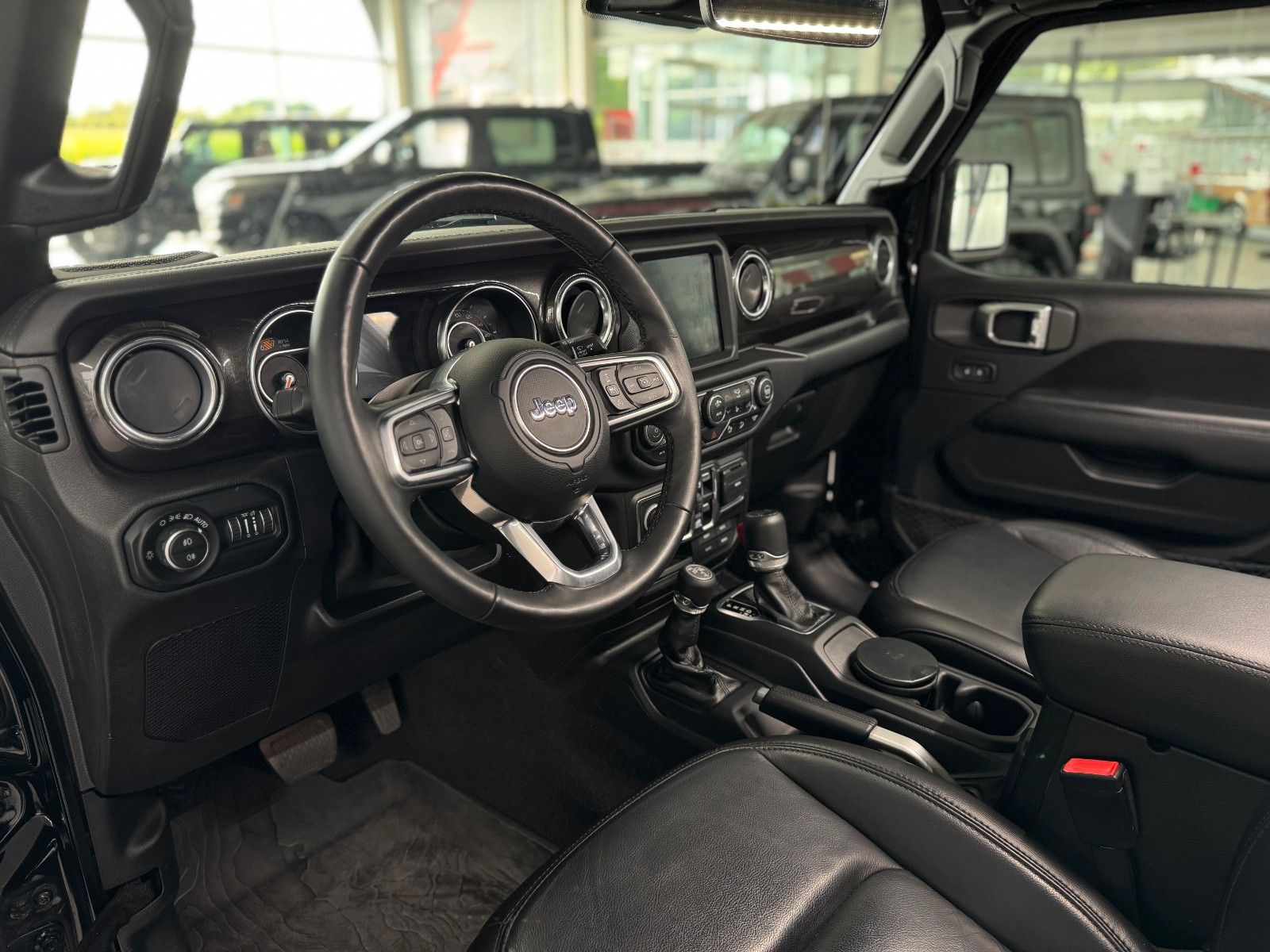 Fahrzeugabbildung Jeep Wrangler Unlimited 2.0 T-GDI Night Eagle Sky One