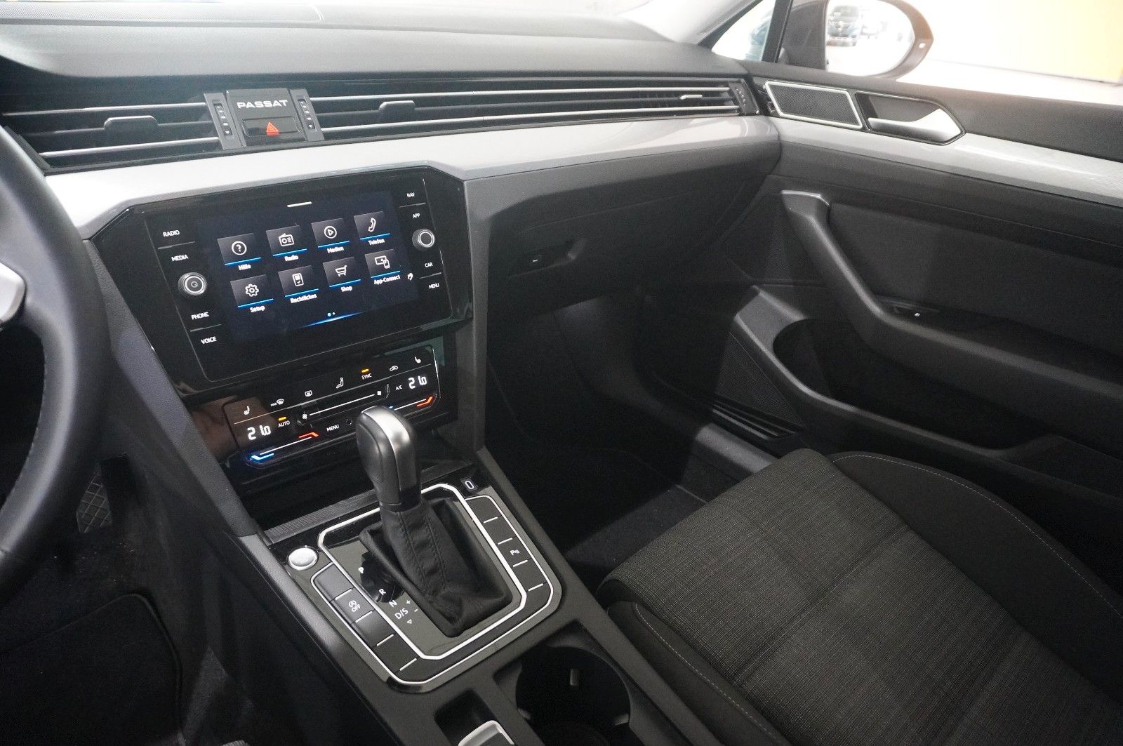 Fahrzeugabbildung Volkswagen Passat Var. 2.0D BUSINESS DSG NAVI/LED/KAMERA/SH