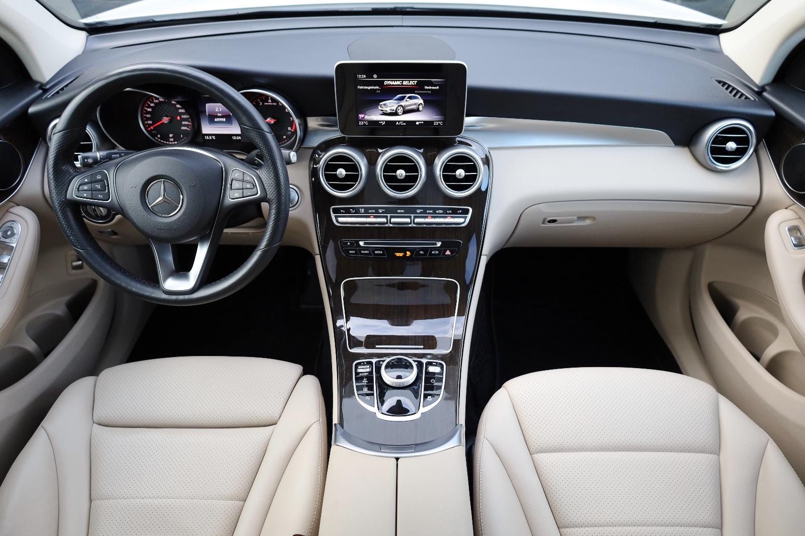 Mercedes-Benz GLC 300 4MATIC/PANO/SHZ/LHZ/TOTW/KAMERA/PDC/R19