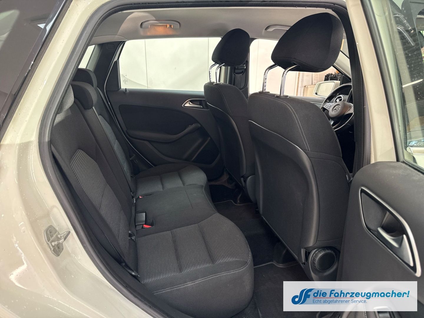 Fahrzeugabbildung Mercedes-Benz B 180 AHK-klappbar Navi LED SHZ Parklenkass. Rüc