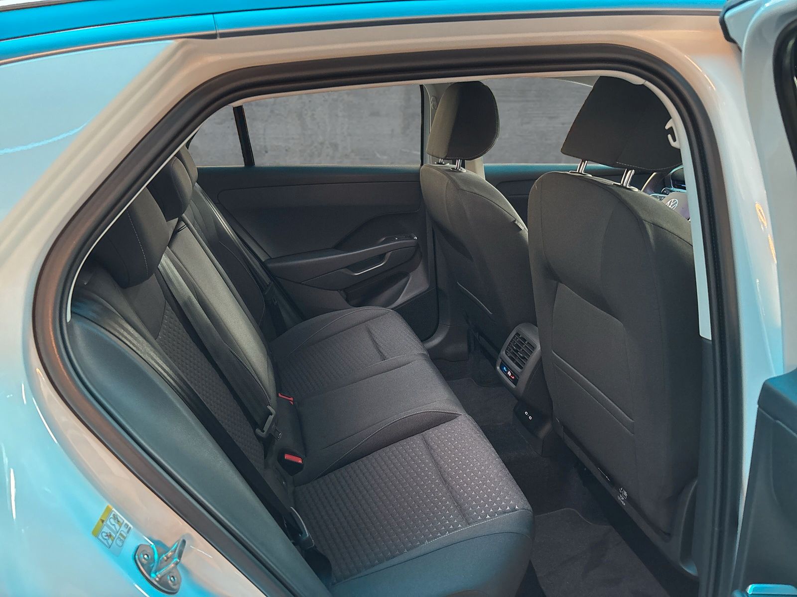 Fahrzeugabbildung Volkswagen T-Roc 1.5 eTSI Life Keyless ACC Kamera SHZ