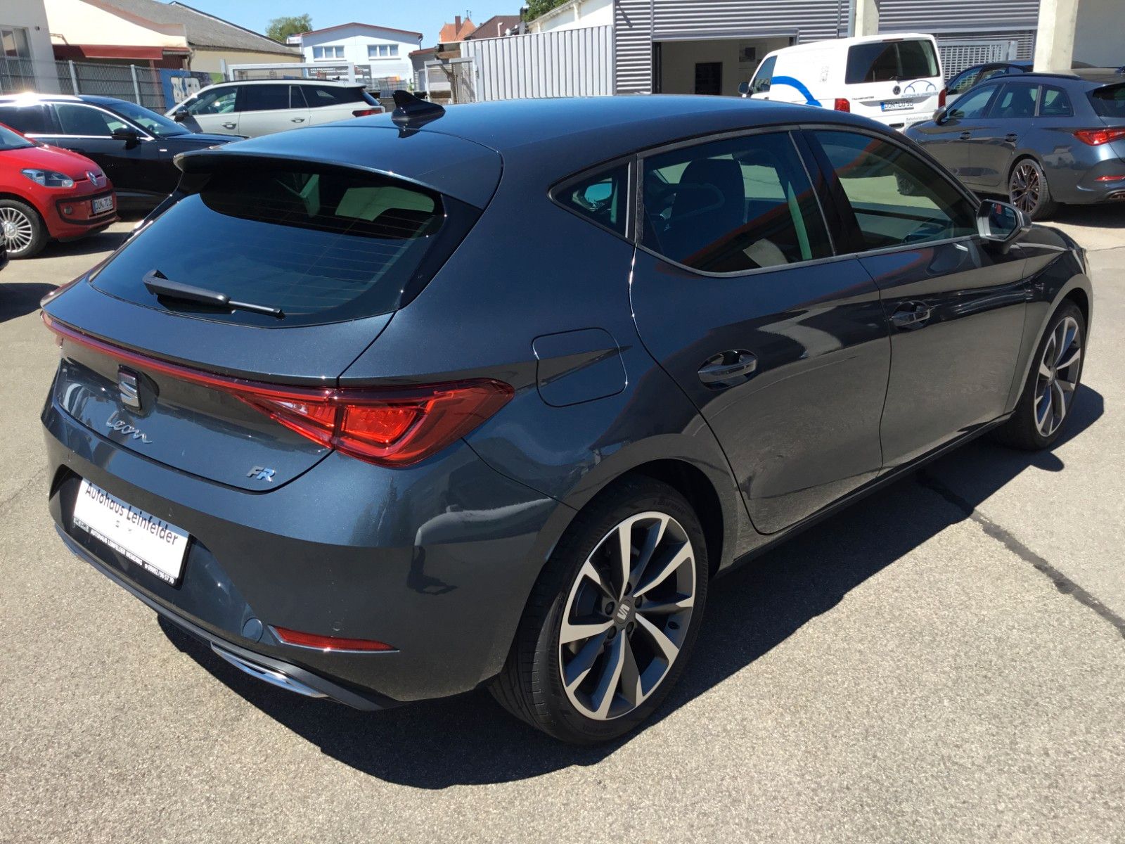 Fahrzeugabbildung SEAT Leon 1.5 eTSI FR DSG+18"+LED+ACC+Kamera+Sitzheiz