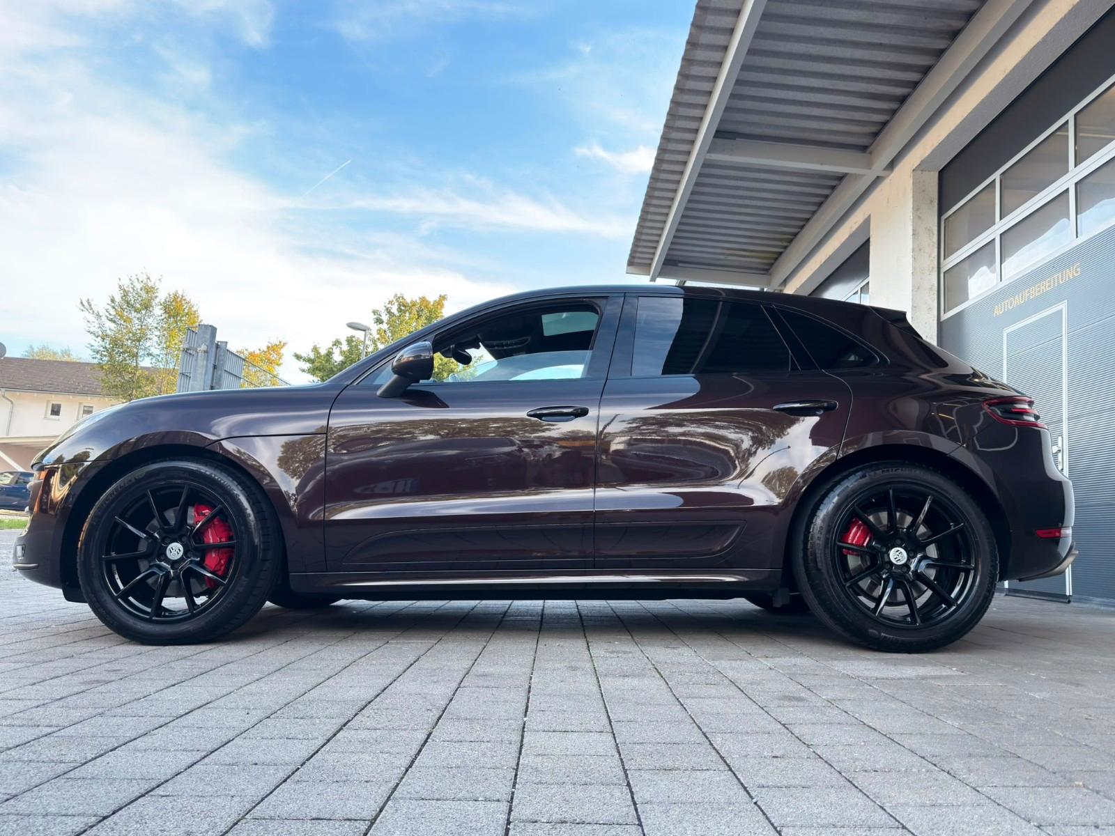 PORSCHE MACAN TURBO