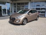 Hyundai i30 CW 1.6 blue Trend beh. Lenkrad Sitzhzg. 2. H - Hyundai i30 mit Benzin-Antrieb: Kombi, 1.6