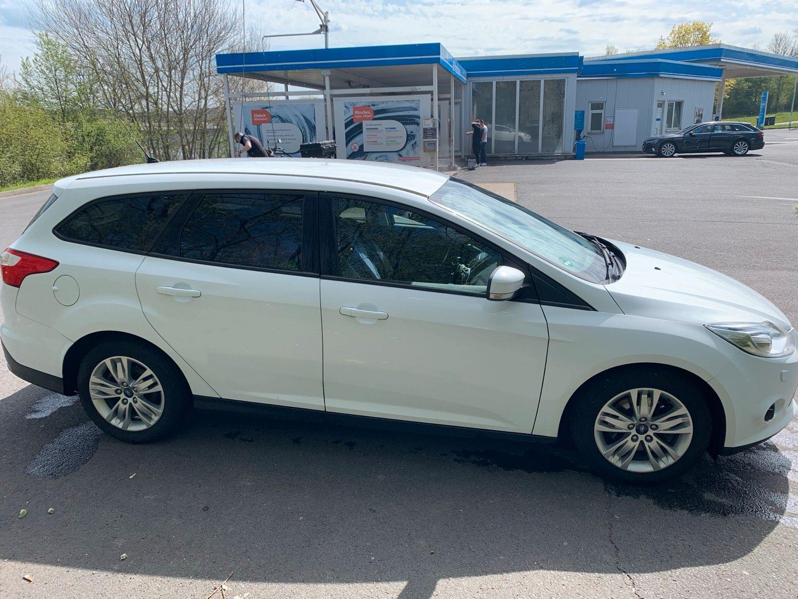 Ford Focus 2014 — interior