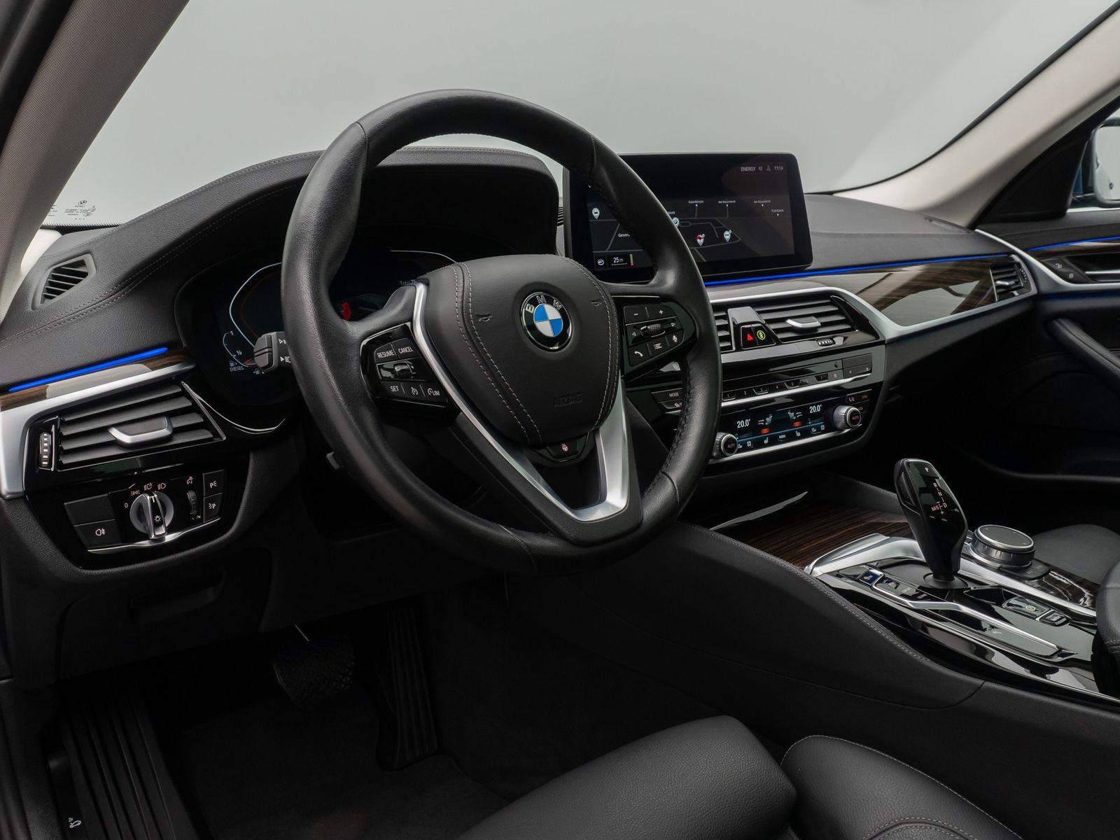 Fahrzeugabbildung BMW 520d Luxury Line HUD DAB Kamera HiFi Panorama