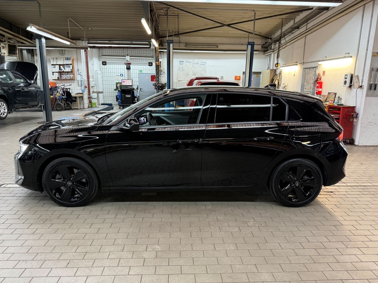 Fahrzeugabbildung Opel Astra 1.6 Turbo Edition Plug-in-Hybrid