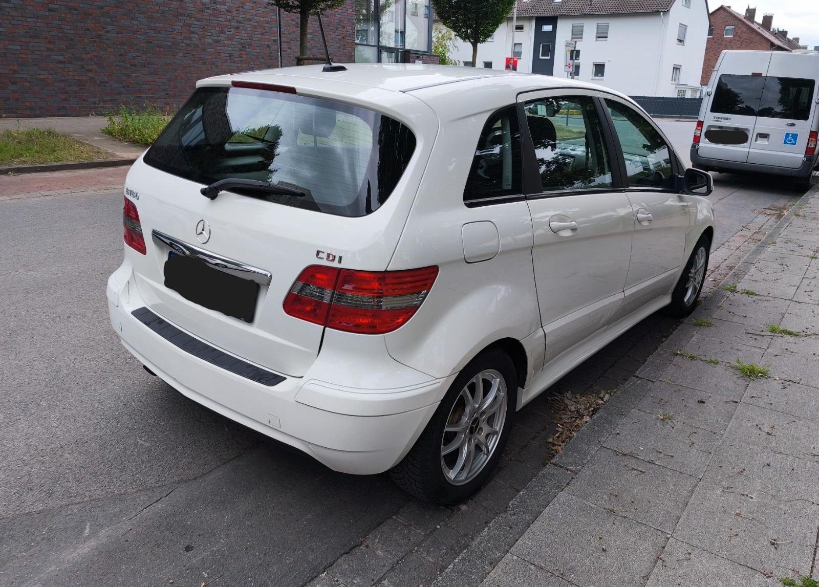 Mercedes-Benz B180 2011 — photo 7